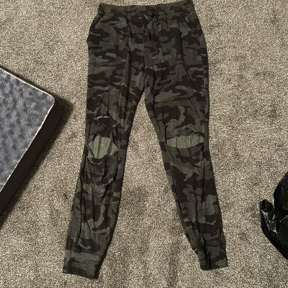 Express Camo Joggers - distressed